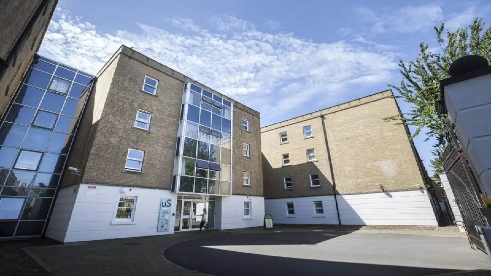 Flat Nicholas Road in Greater London