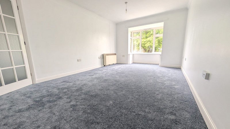 Flat Chesswood Road in Worthing