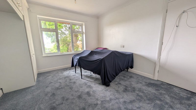 Flat Chesswood Road in Worthing