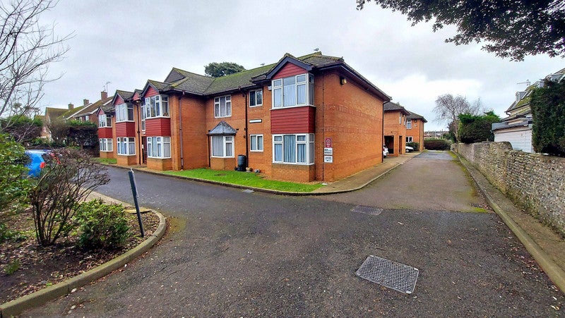 Flat Chesswood Road in Worthing