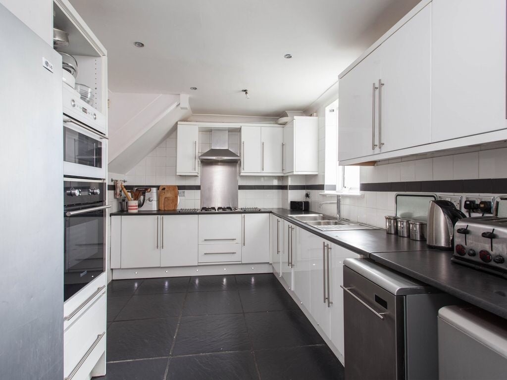 House Fawn Road in Greater London
