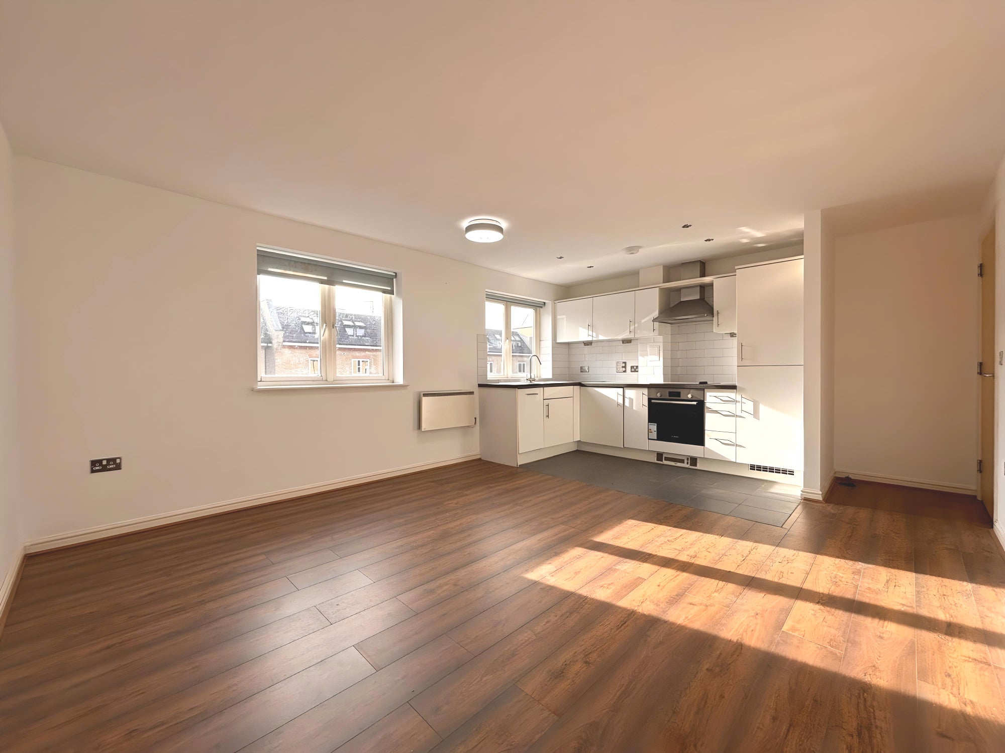 Flat Garratt Lane in Greater London