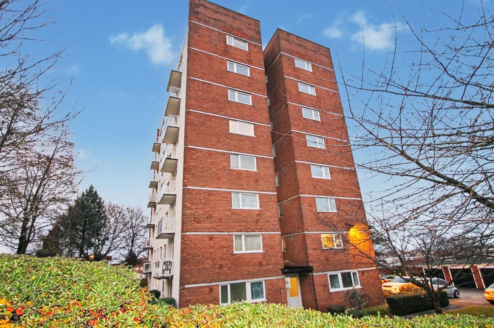 Flat Heather Close in Lichfield