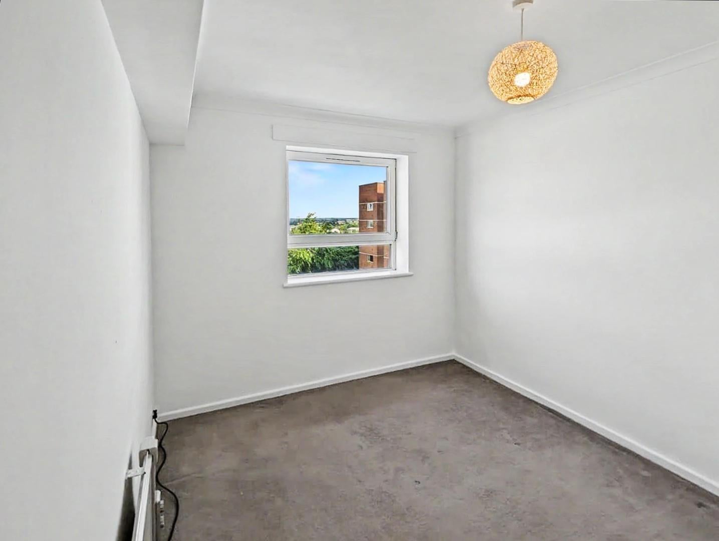 Flat Heather Close in Lichfield