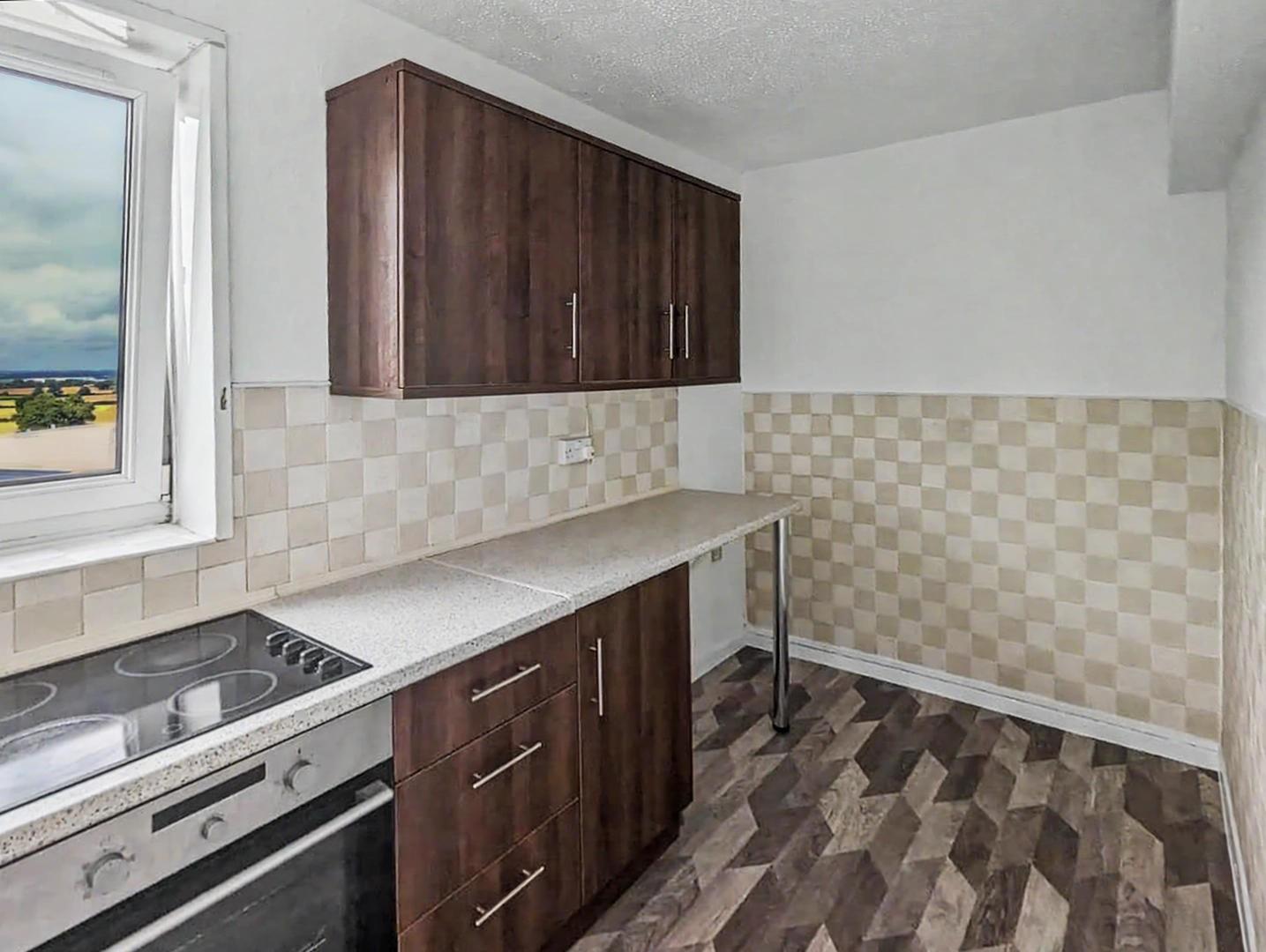 Flat Heather Close in Lichfield