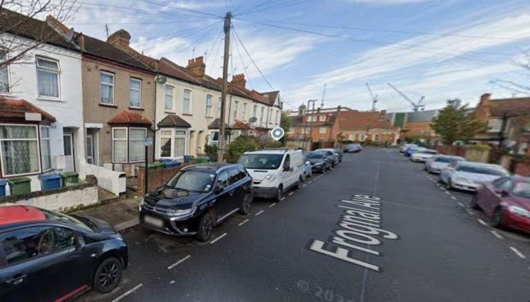 Flat Frognal Avenue in Greater London