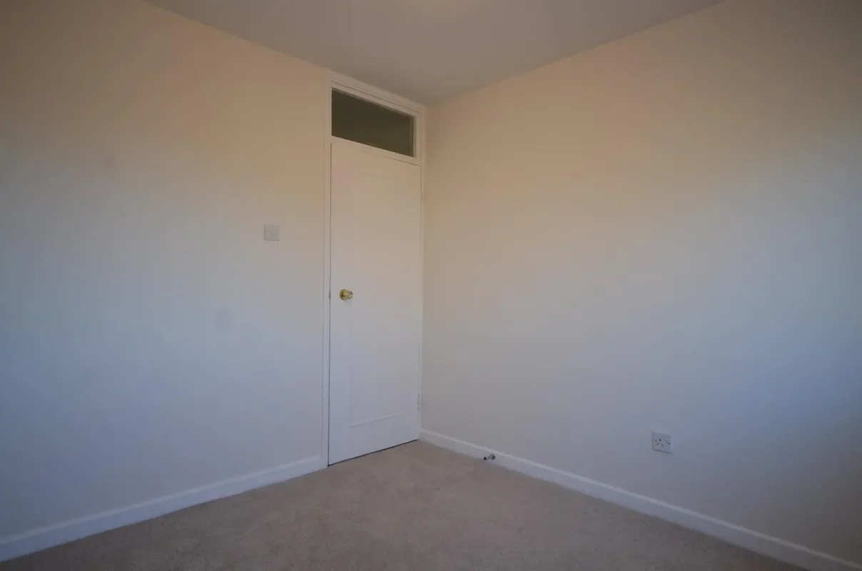 Flat Crown Walk in Greater London