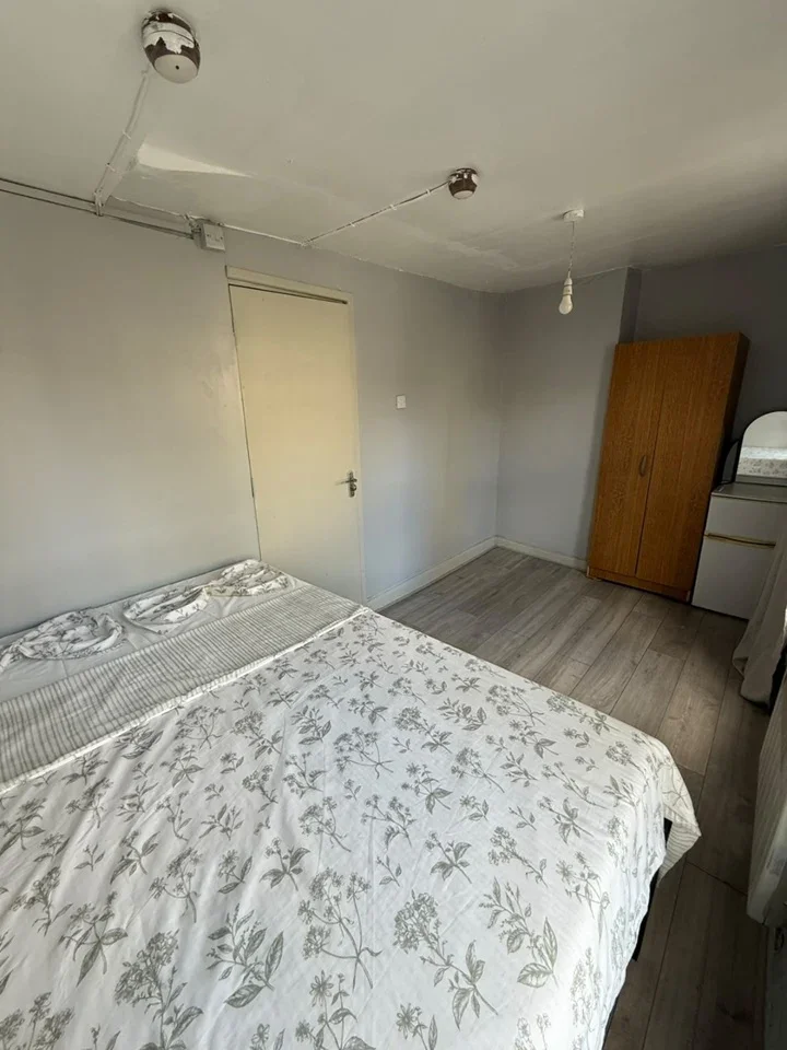 Room Kingsland Road in Greater London