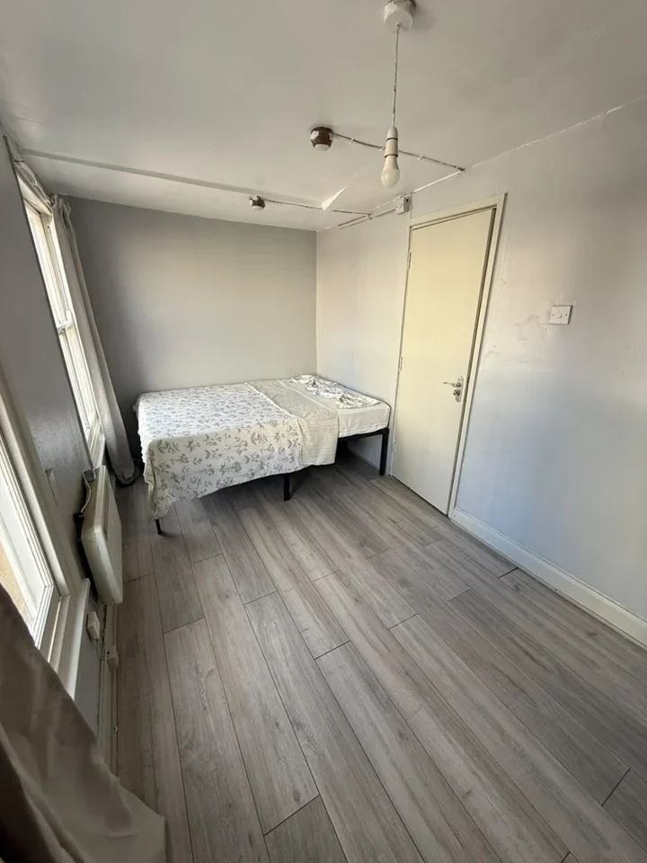 Room Kingsland Road in Greater London