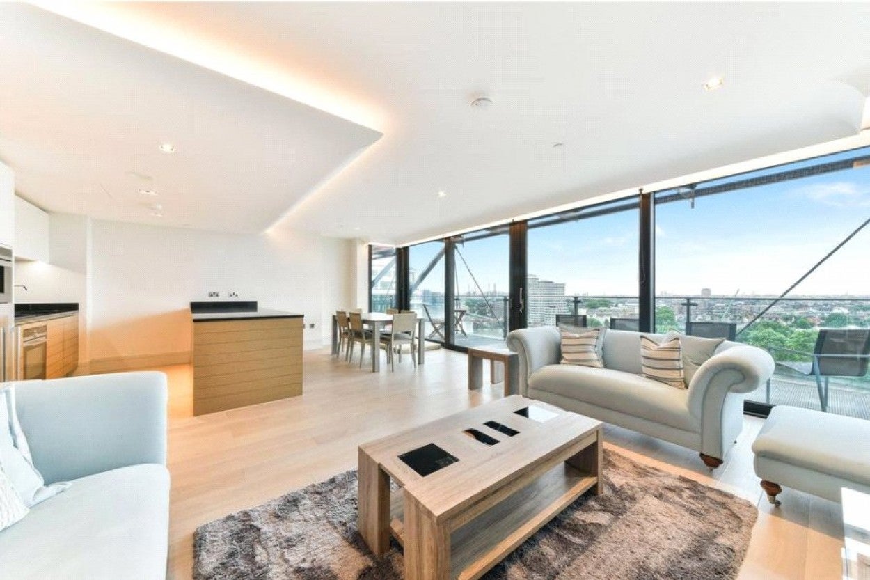 Flat Albert Embankment in Greater London