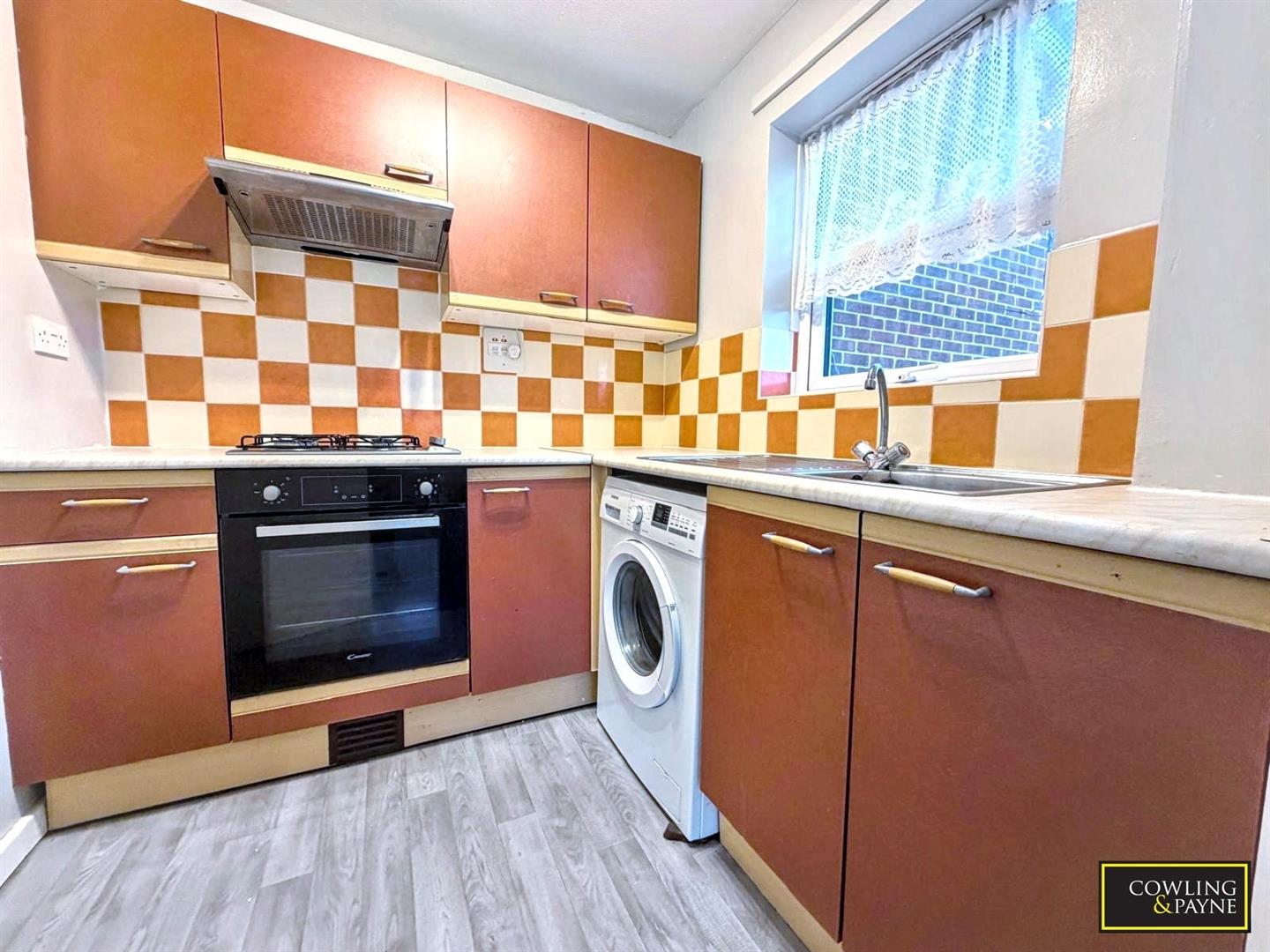 Flat Appletree Way in Basildon