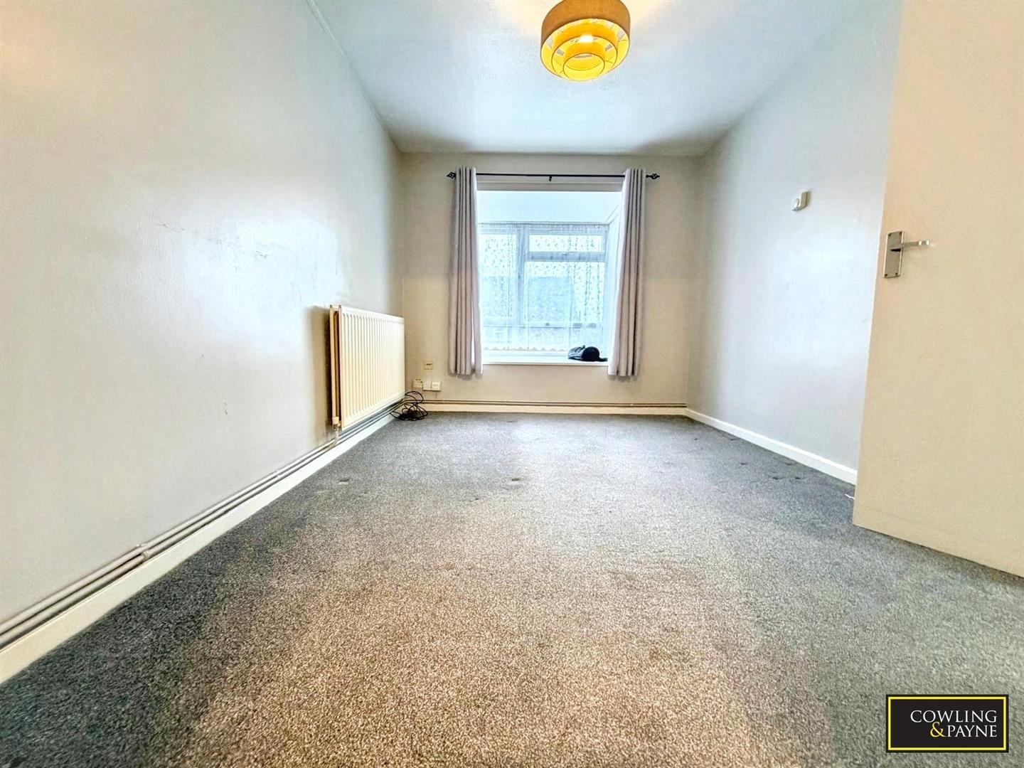 Flat Appletree Way in Basildon