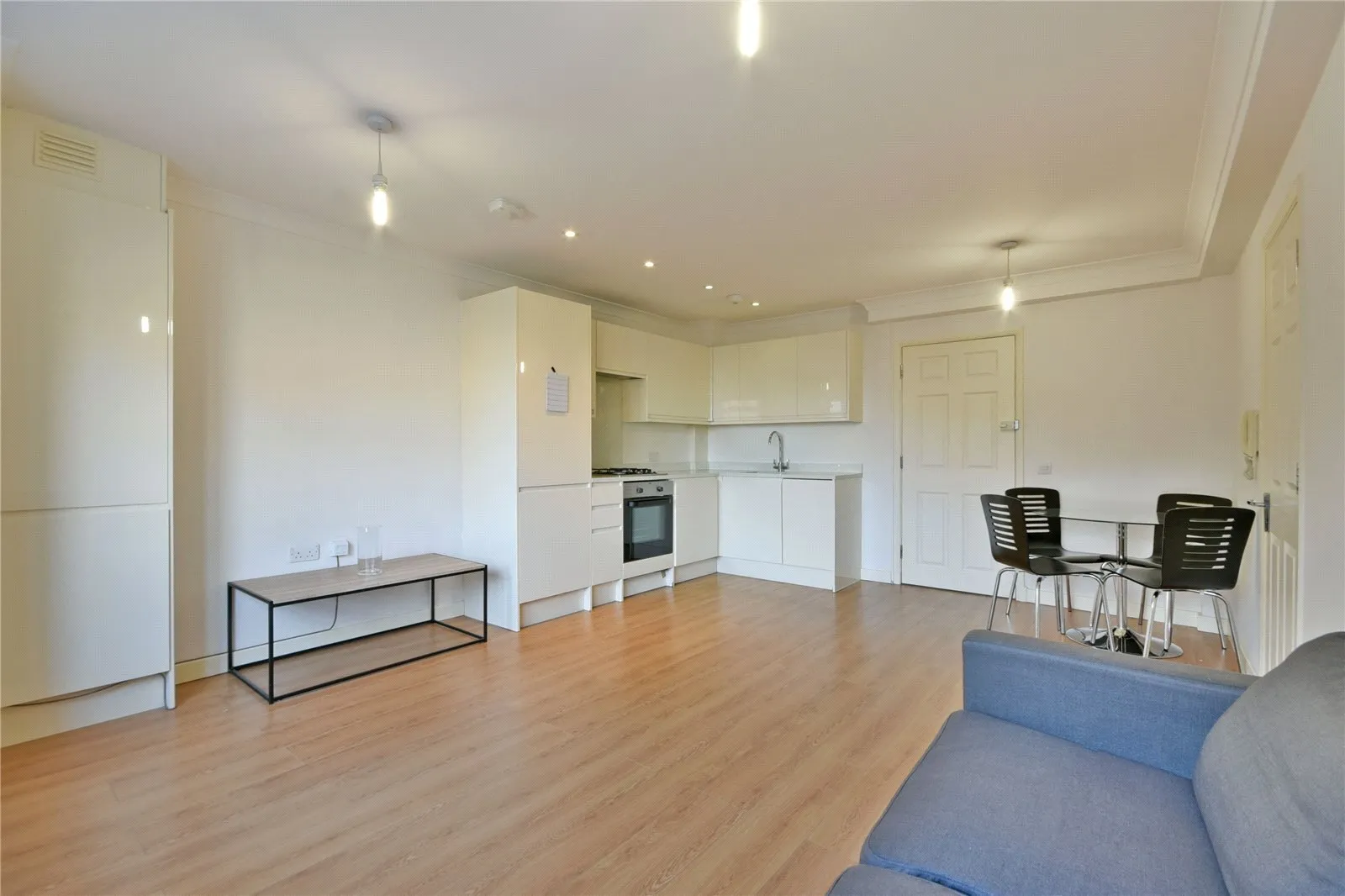 Flat Vallance Road in Greater London