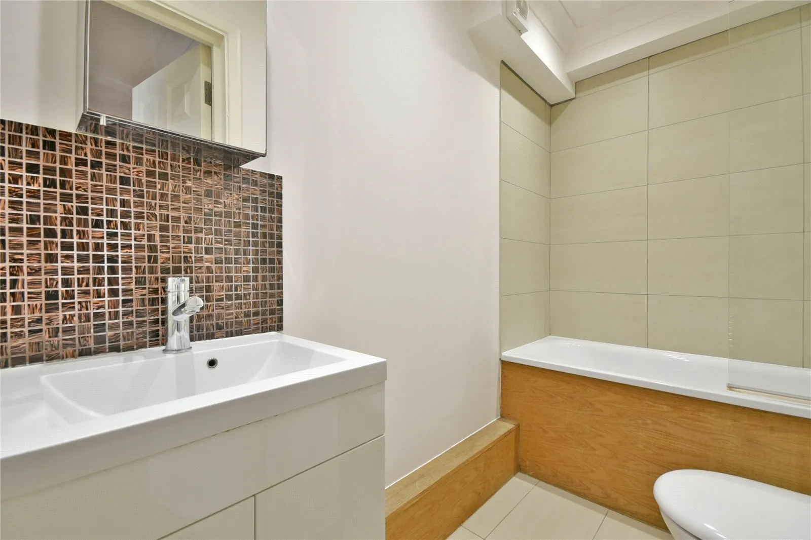 Flat Vallance Road in Greater London