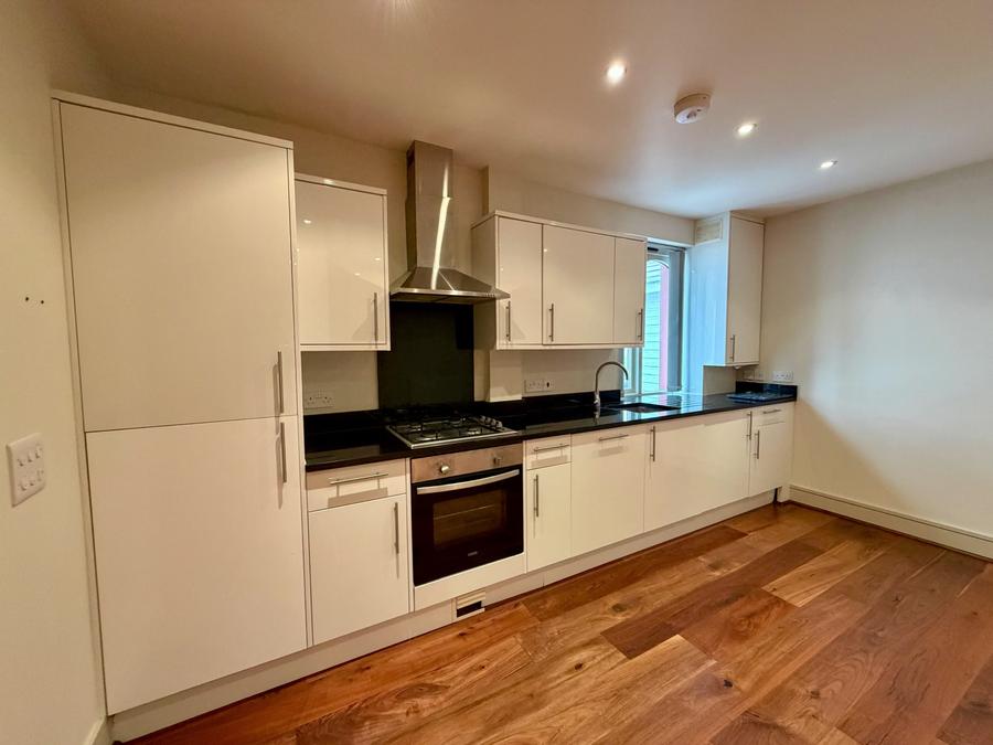 Flat Thames Side in Greater London
