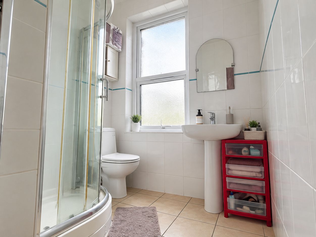 Flat Sommerville Road in Bristol