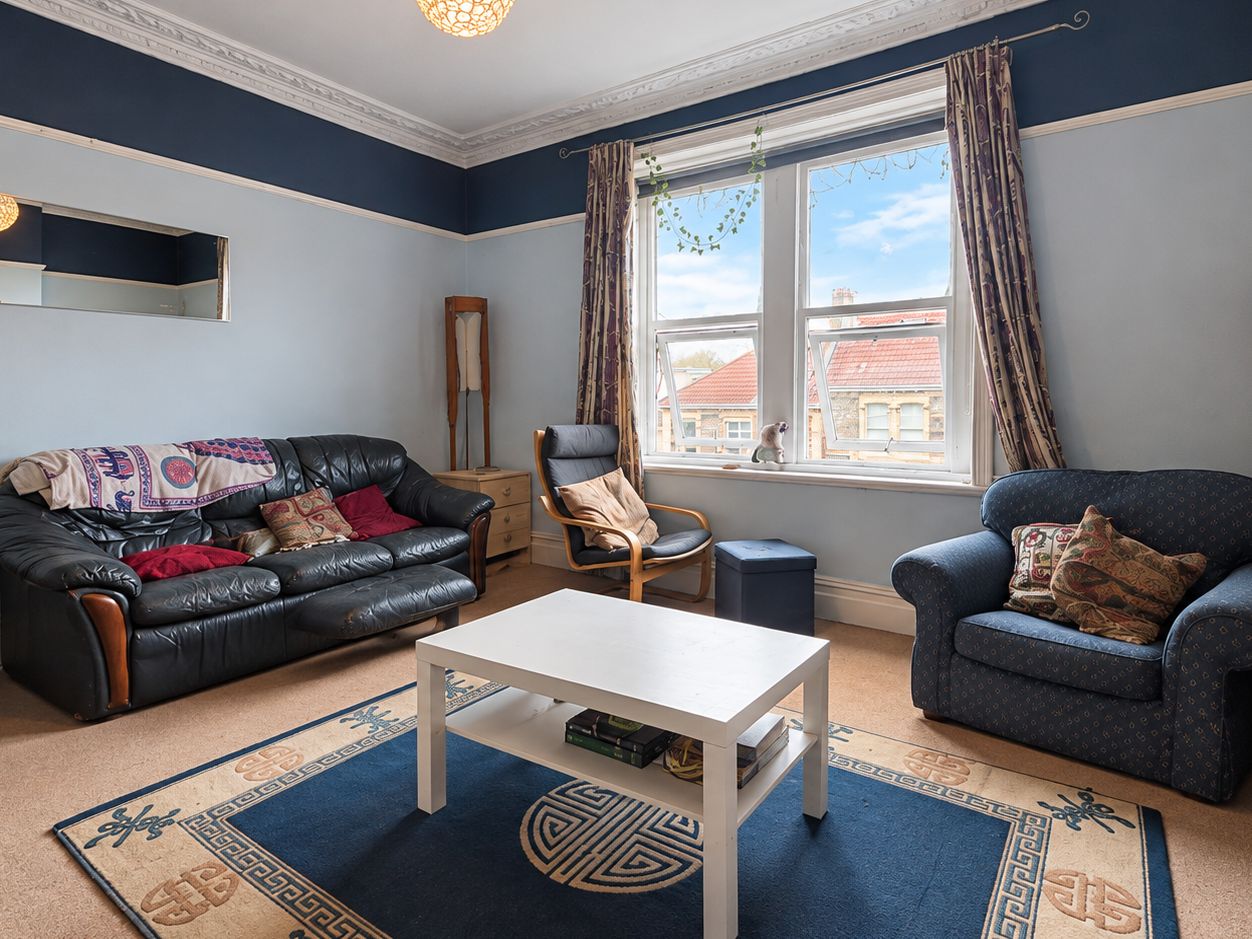 Flat Sommerville Road in Bristol