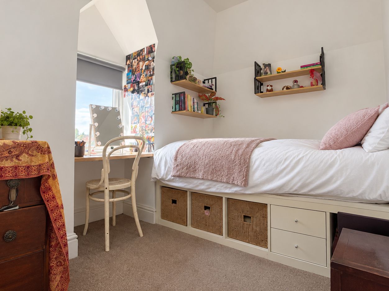 Flat Sommerville Road in Bristol