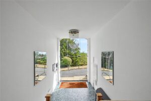 Flat Holywell Hill in Worcester