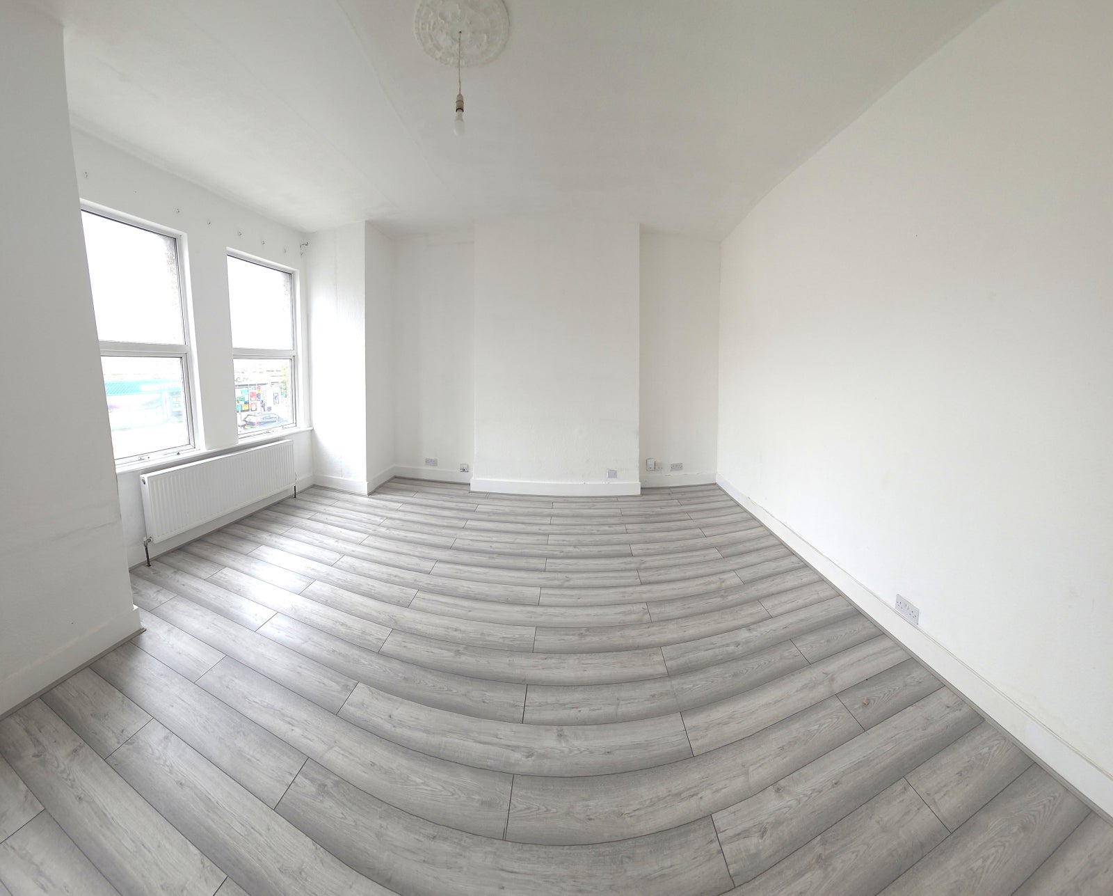 Flat Rosslyn Crescent in Greater London