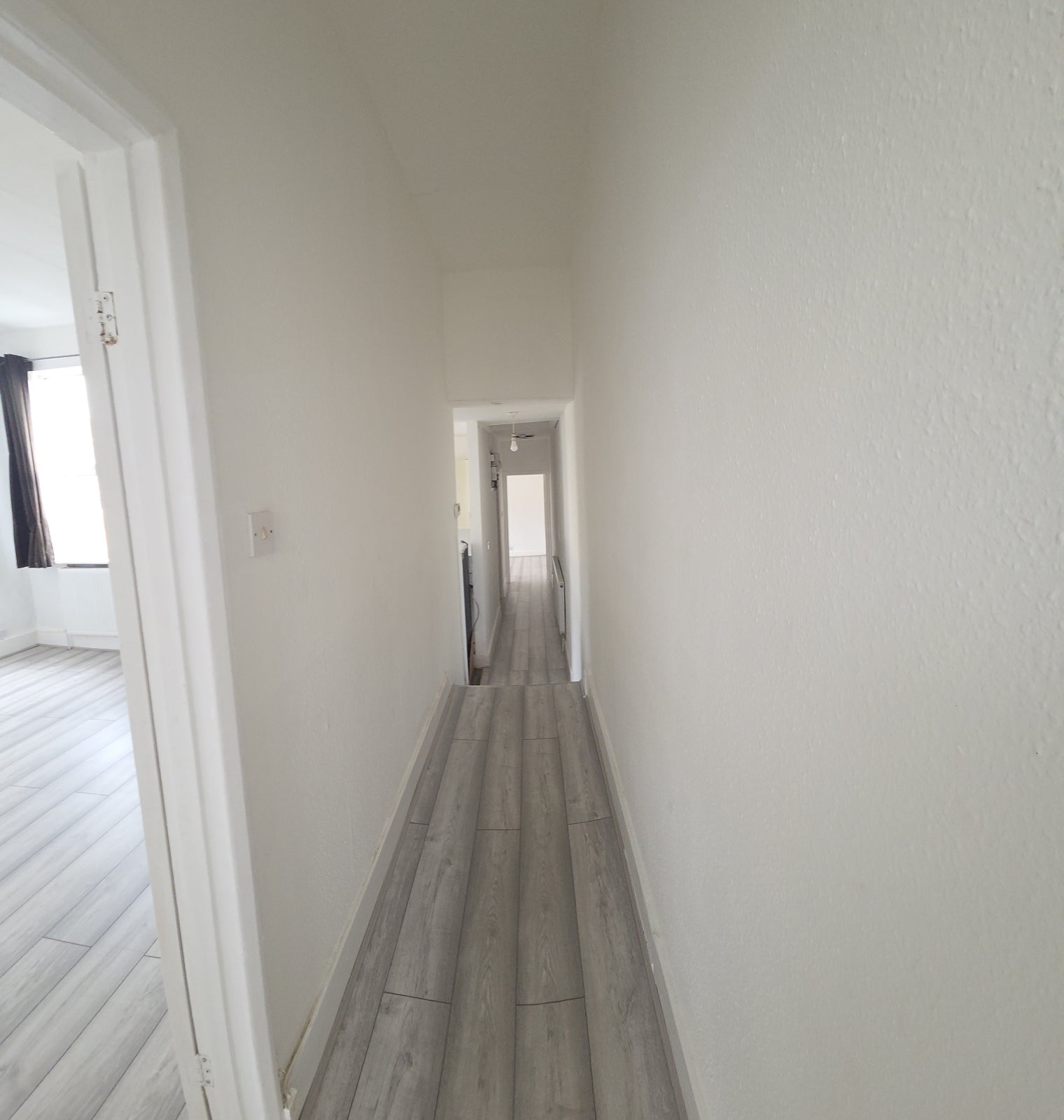 Flat Rosslyn Crescent in Greater London