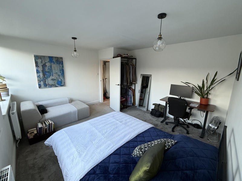 Room Brabham Close in Manchester