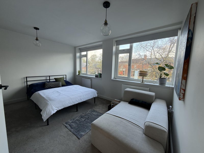 Room Brabham Close in Manchester