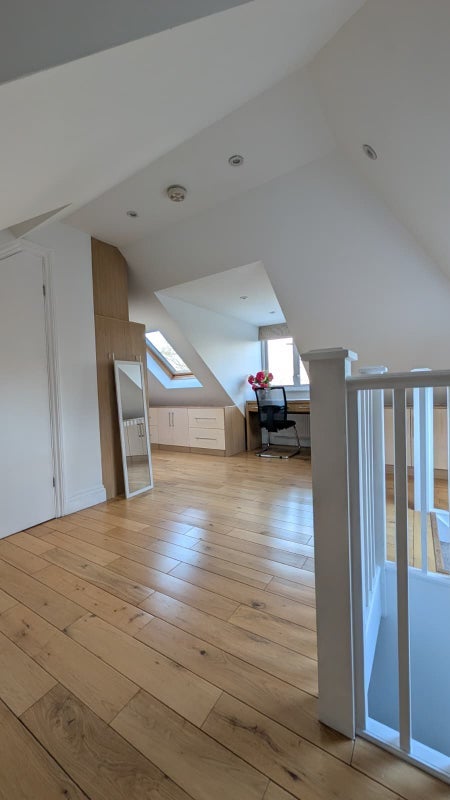 Room Corringway in Greater London