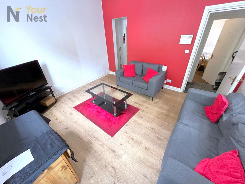 Room Westfield Avenue in Leeds