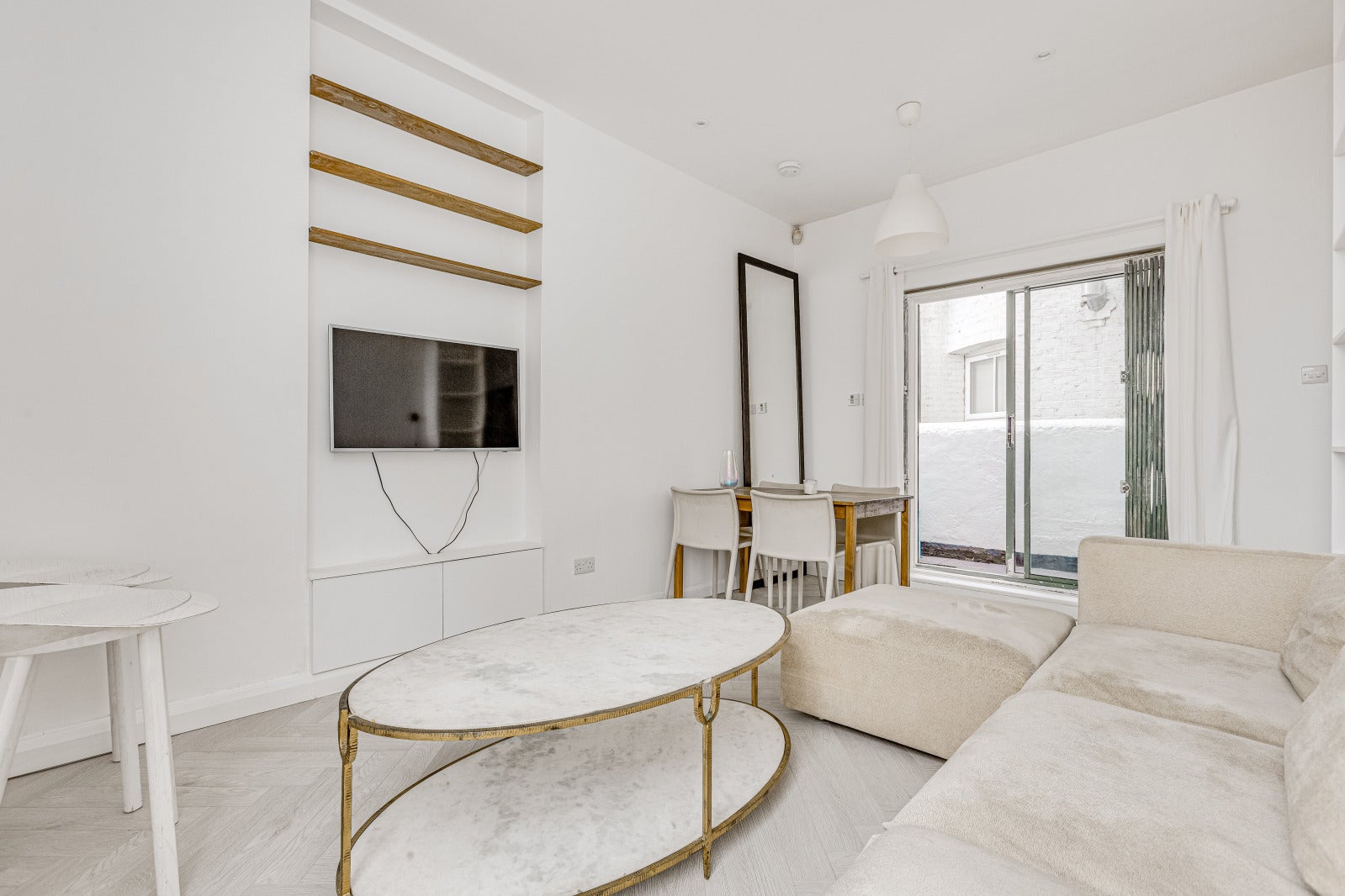 Flat Dawes Road in Greater London