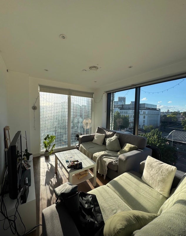 Room Elmira Way in Salford