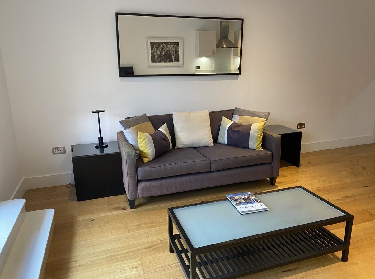 Flat Brandfield Street in City of Edinburgh