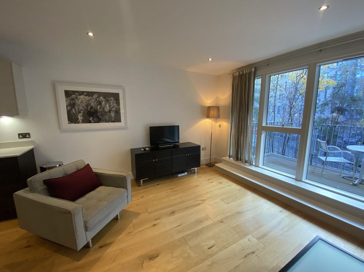 Flat Brandfield Street in City of Edinburgh