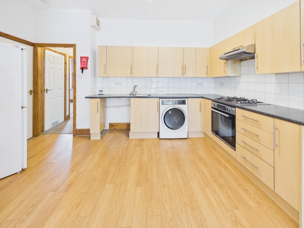 Flat Restalrig Road in City of Edinburgh
