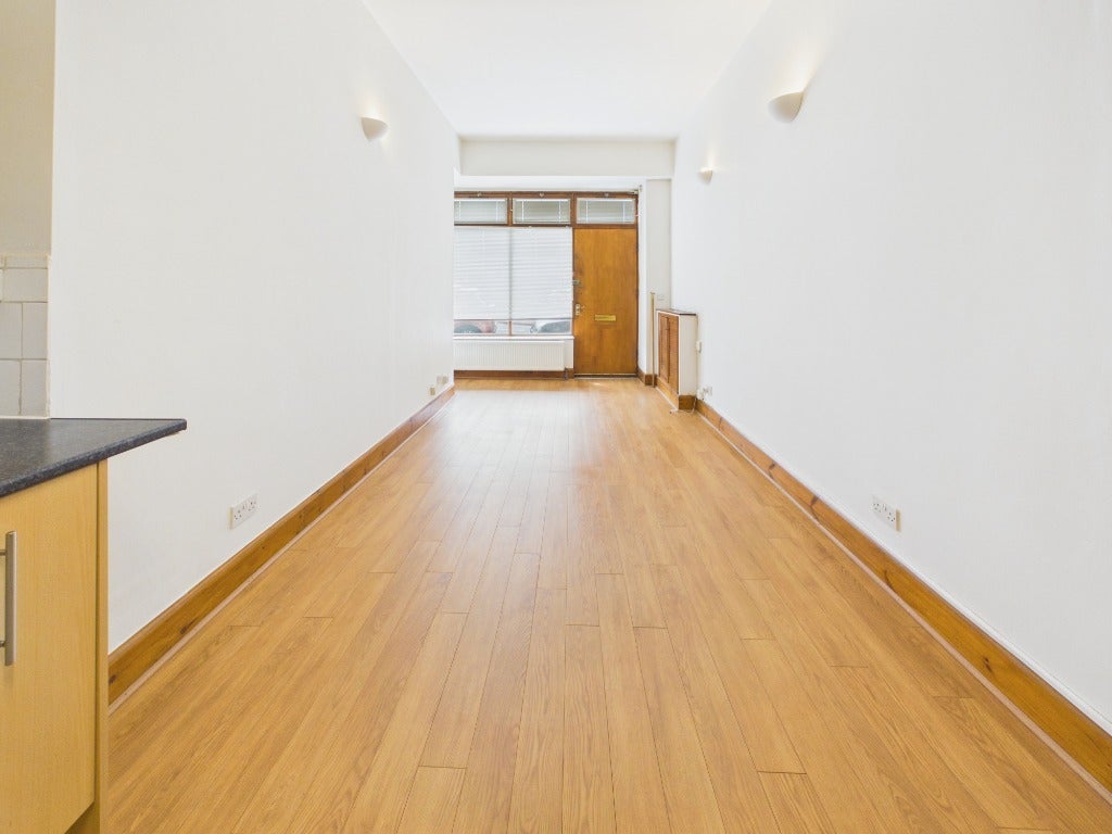 Flat Restalrig Road in City of Edinburgh