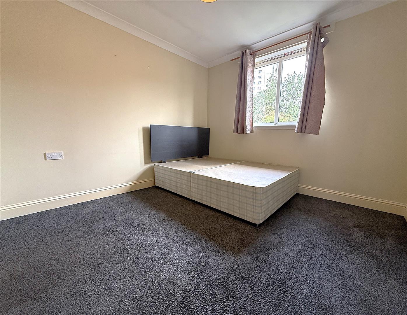 Flat Hawthorn Street in Glasgow