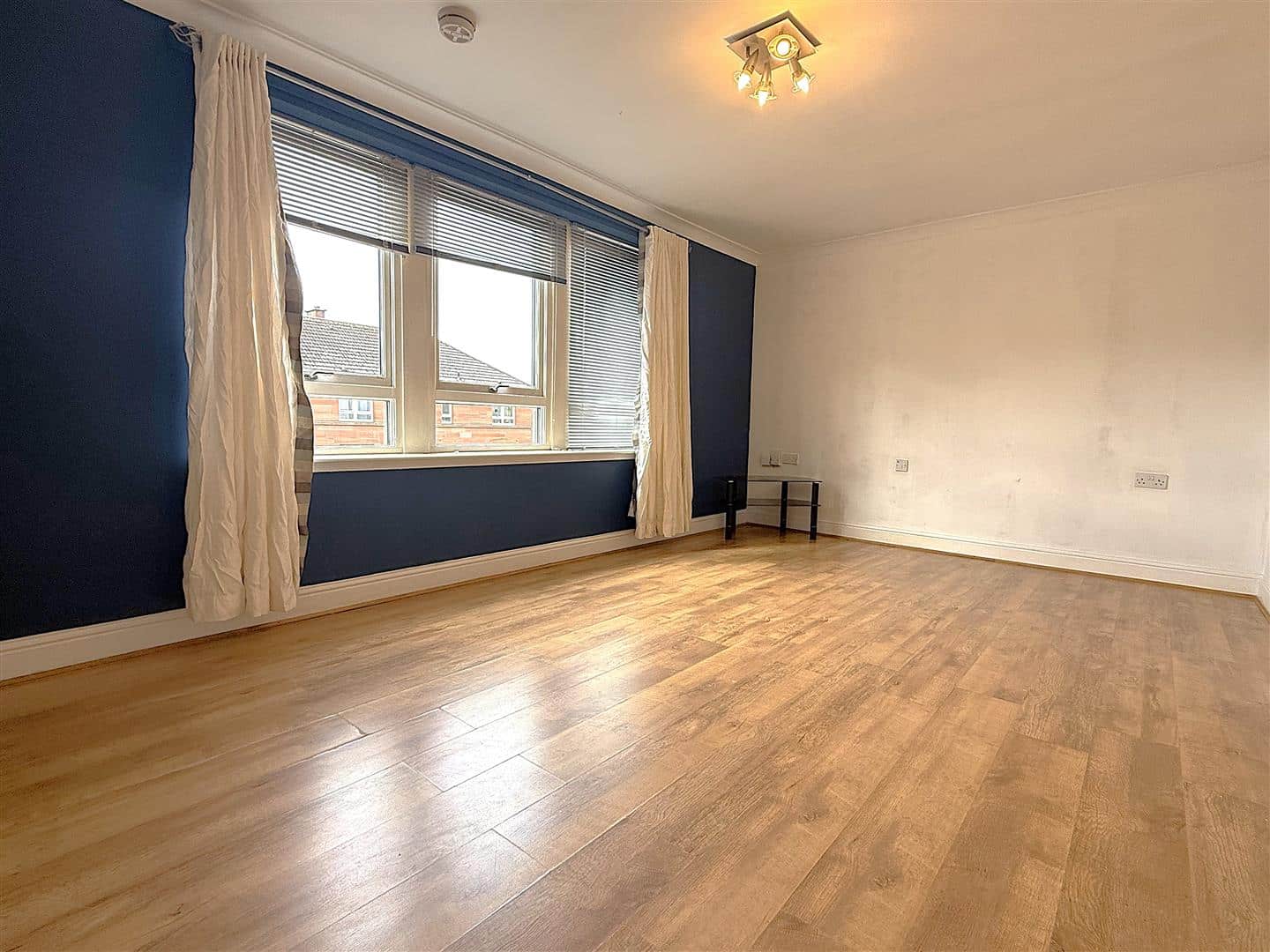 Flat Hawthorn Street in Glasgow