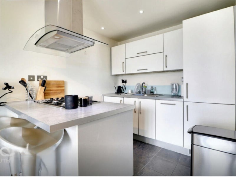 Room Queen Mary Avenue in Greater London
