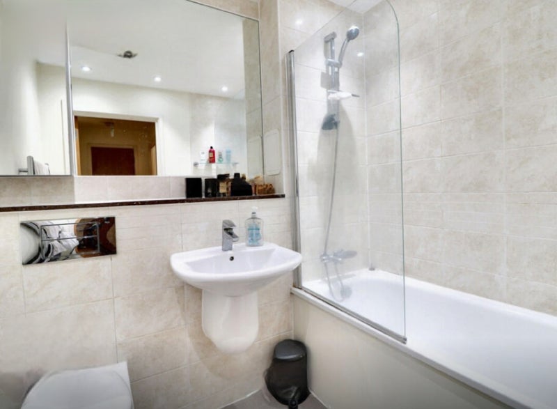 Room Queen Mary Avenue in Greater London