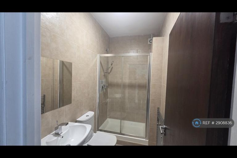 Flat Babington Road in Greater London