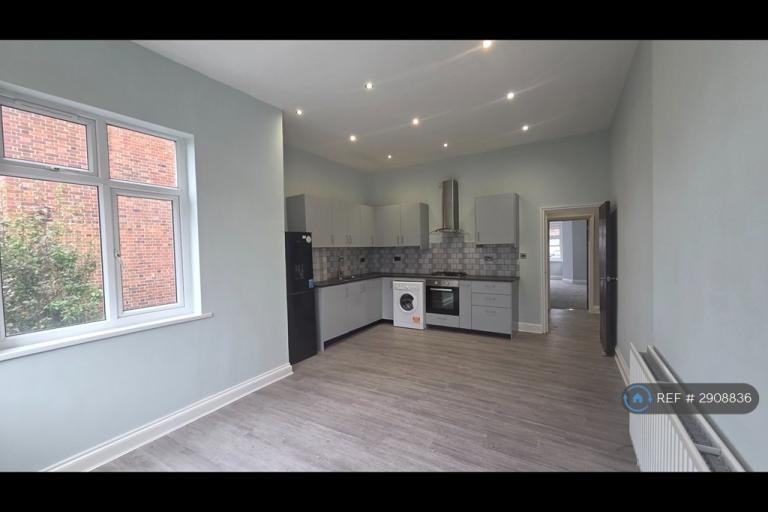 Flat Babington Road in Greater London