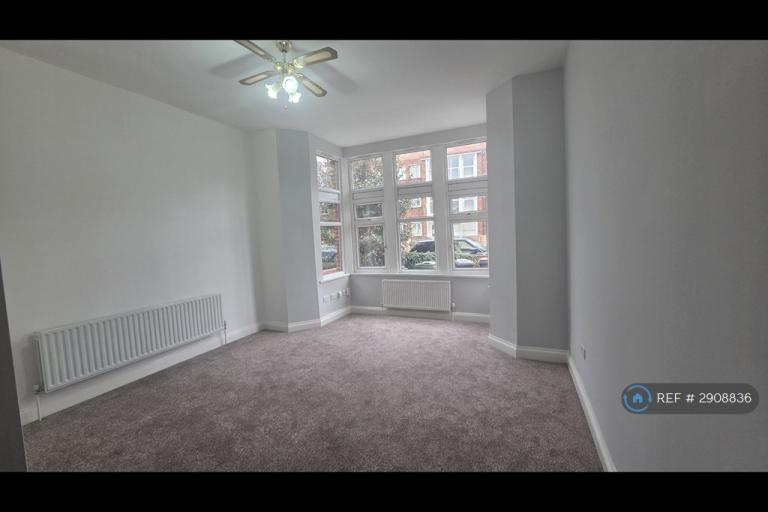 Flat Babington Road in Greater London