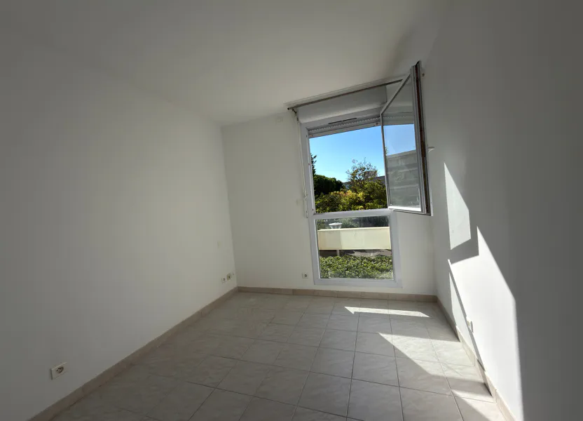 Flat Allée Albeniz in Marseille