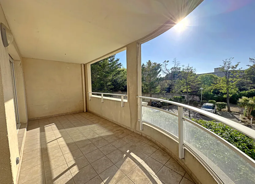 Flat Allée Albeniz in Marseille