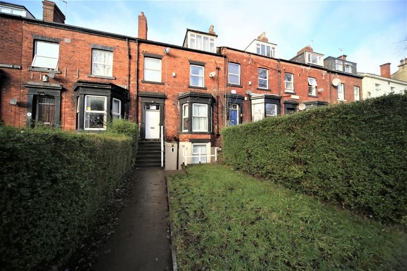 Flat Hyde Park Road in Leeds