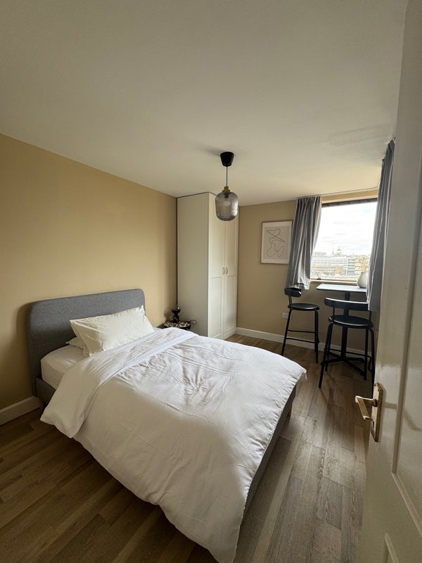 Flat Hopton Street in Greater London