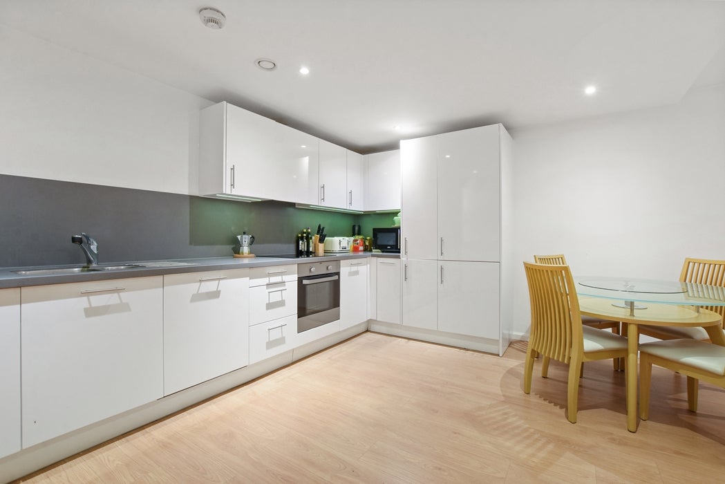 Flat Kingsland Road in Greater London