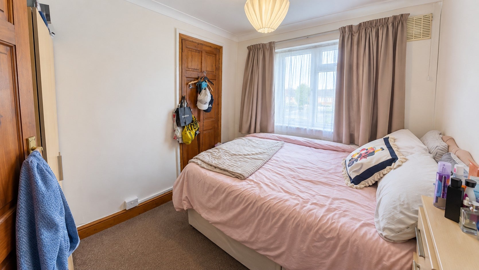 House Lansbury Road in Greater London