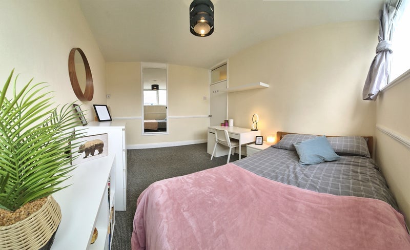 Flat Pitfield Street in Greater London