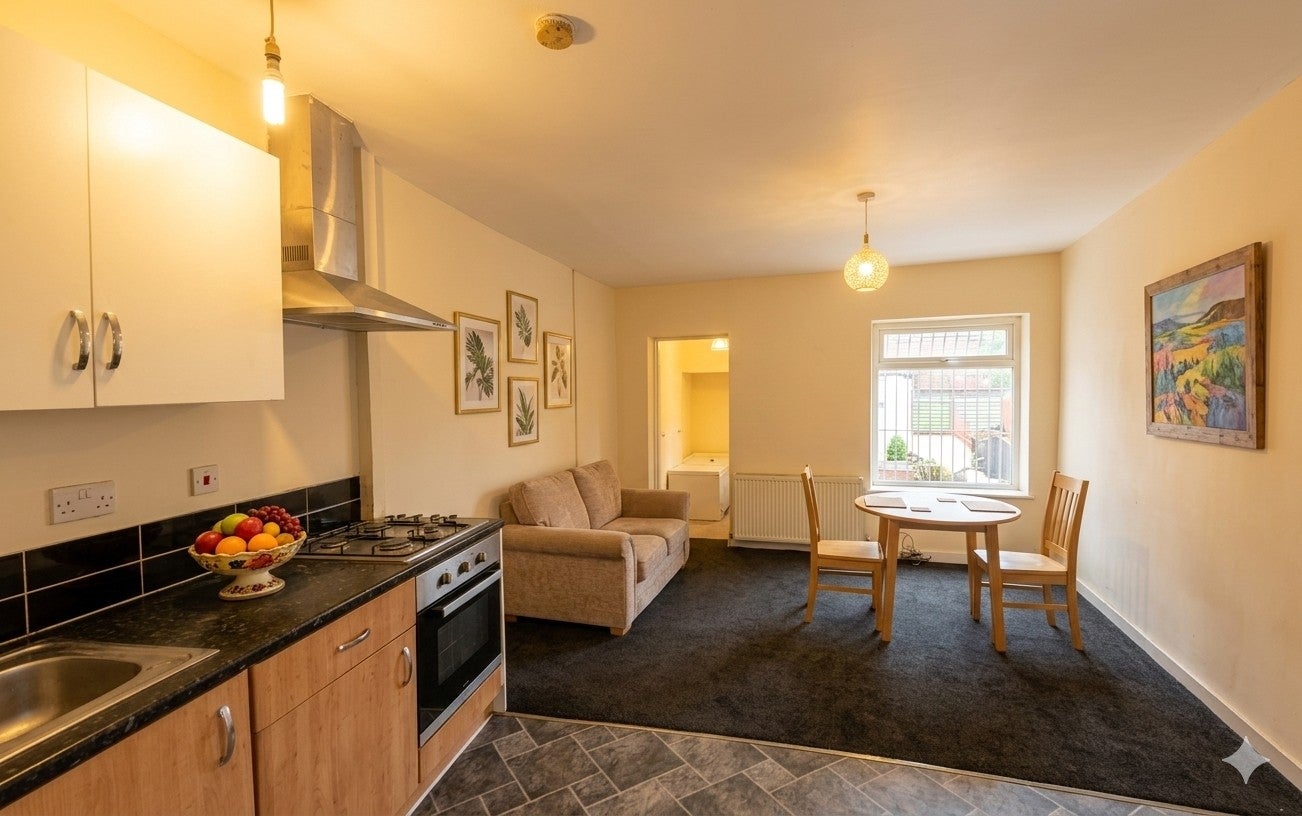 Flat Great Cheetham Street East in Salford